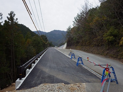 本線(軽量土壁)完成